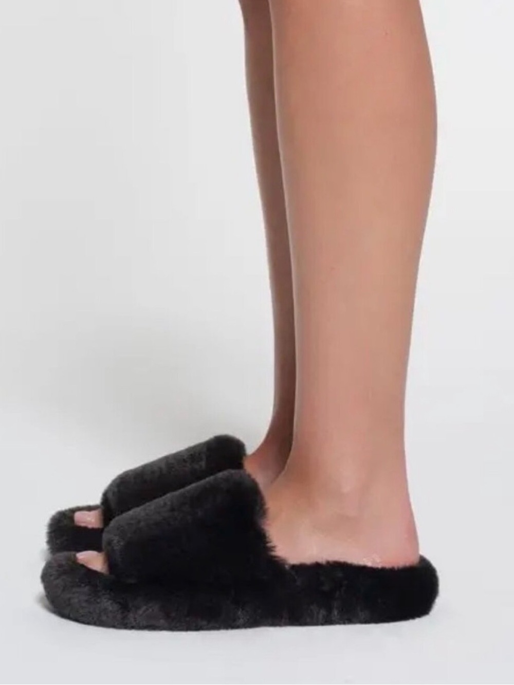 NWOT Skims Fluffy Slides Black Size 39